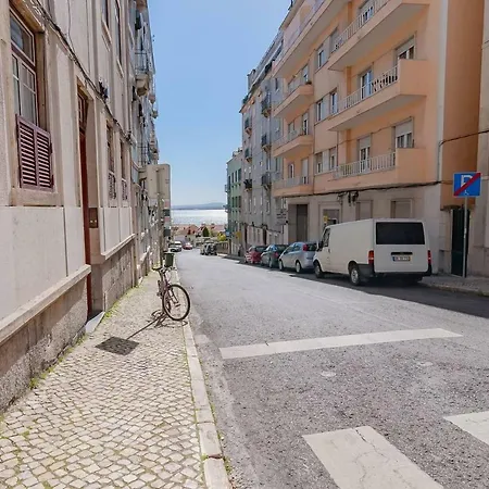 Fascinating 2 Bedroom With River View * Lisboa