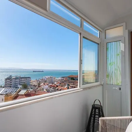 شقة Fascinating 2 Bedroom With River View